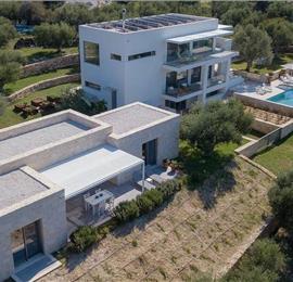 5 bedroom luxury villa with infinity pool, sea views and tennis court near Chania, sleeps 10